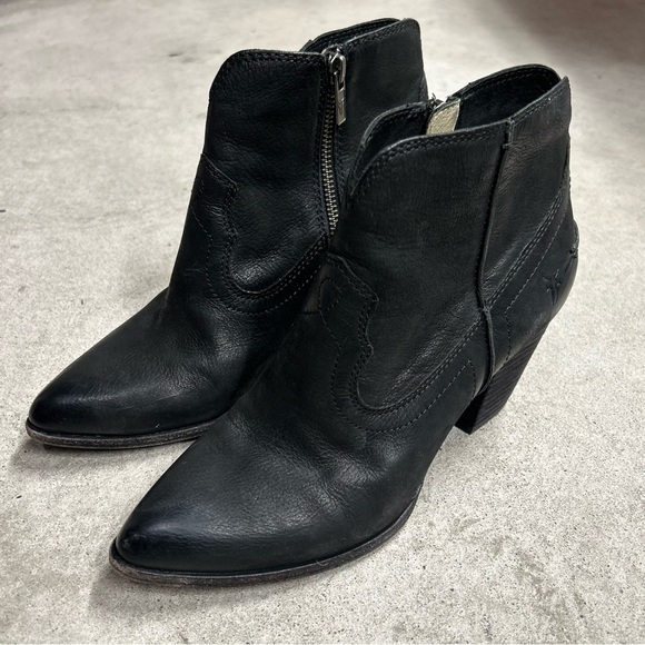 Frye Renee Seam Leather Short Ankle Boot Bootie Style #72065 Black Size 7.5M - Picture 1 of 11